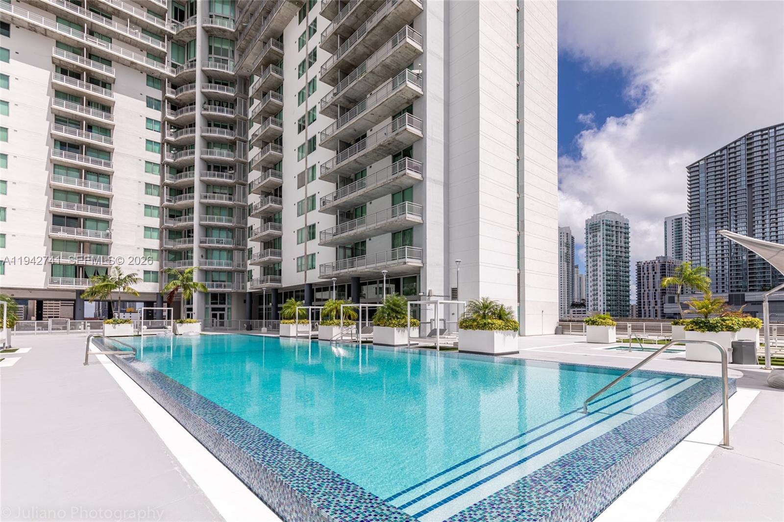 690 SW 1st Ct Unit: PHI17