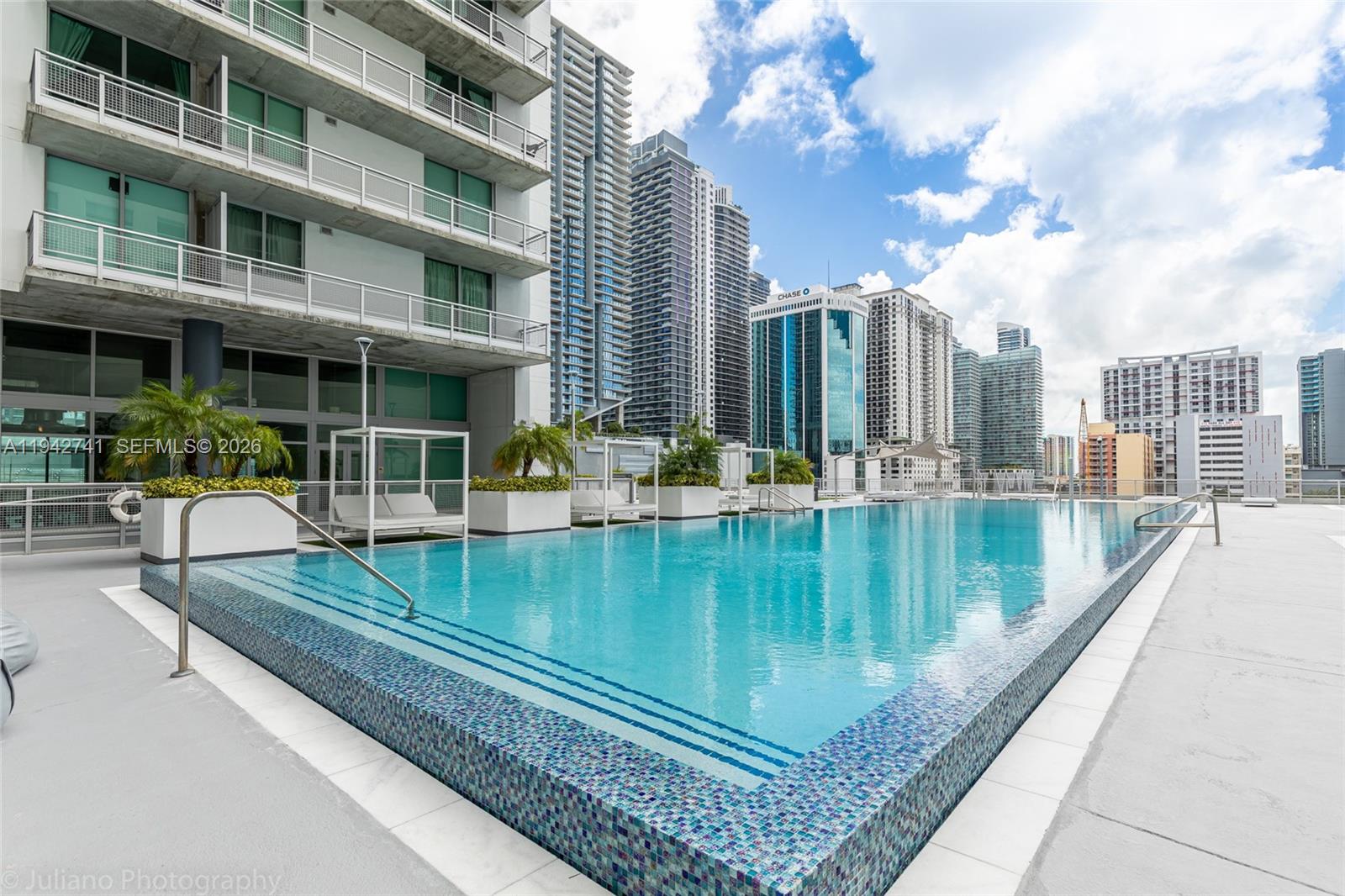 690 SW 1st Ct Unit: PHI17