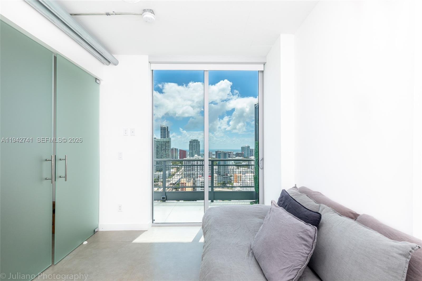 690 SW 1st Ct Unit: PHI17