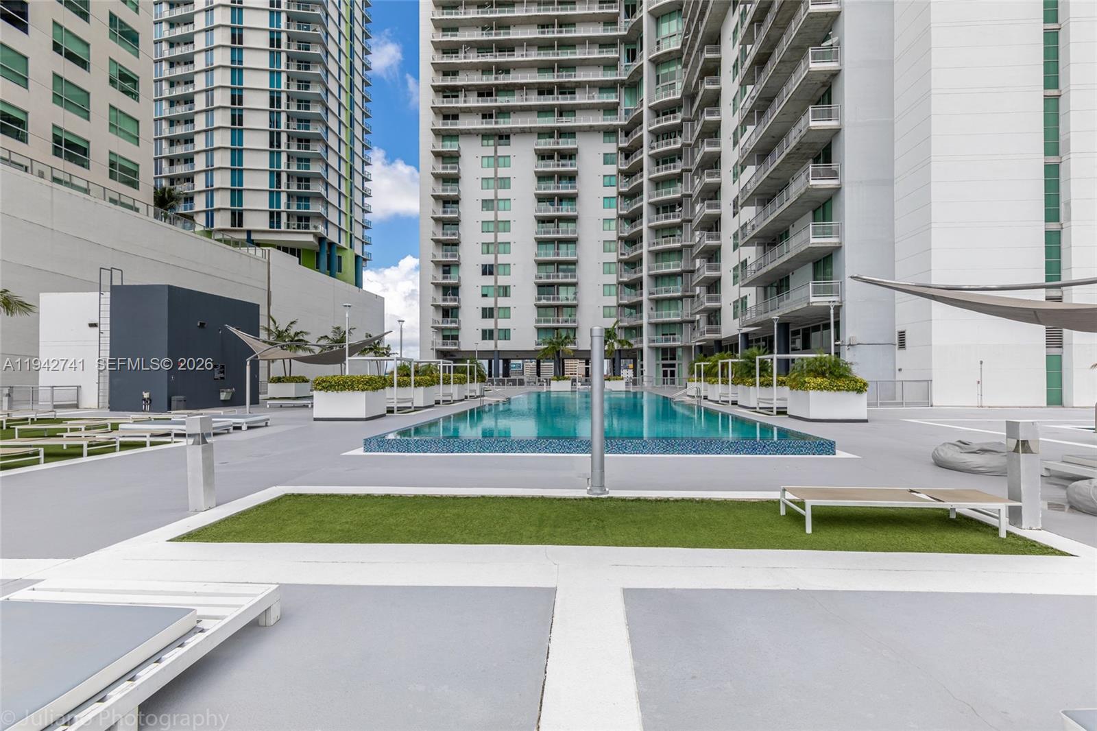 690 SW 1st Ct Unit: PHI17