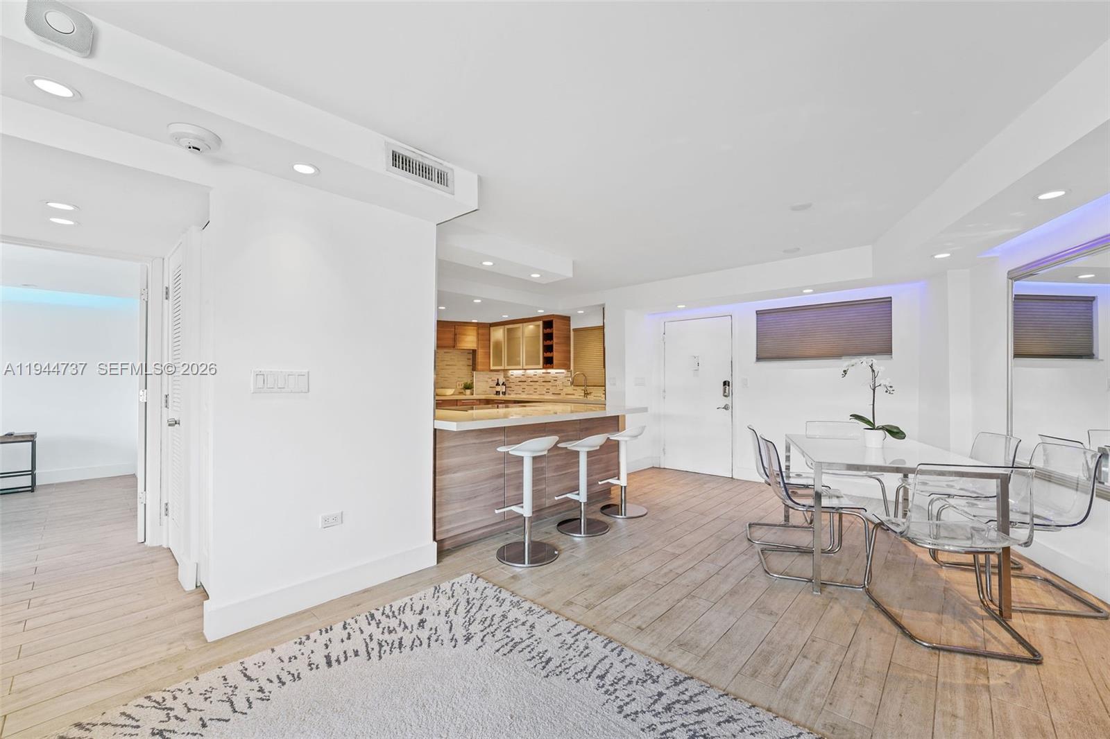 1881 Washington Ave # 5H