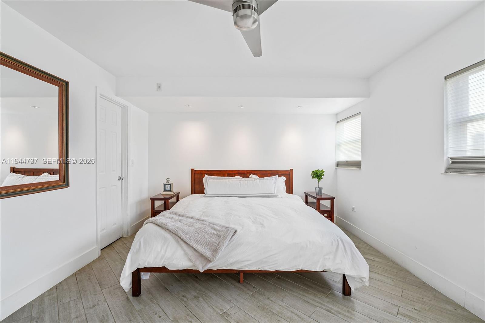 1881 Washington Ave # 5H