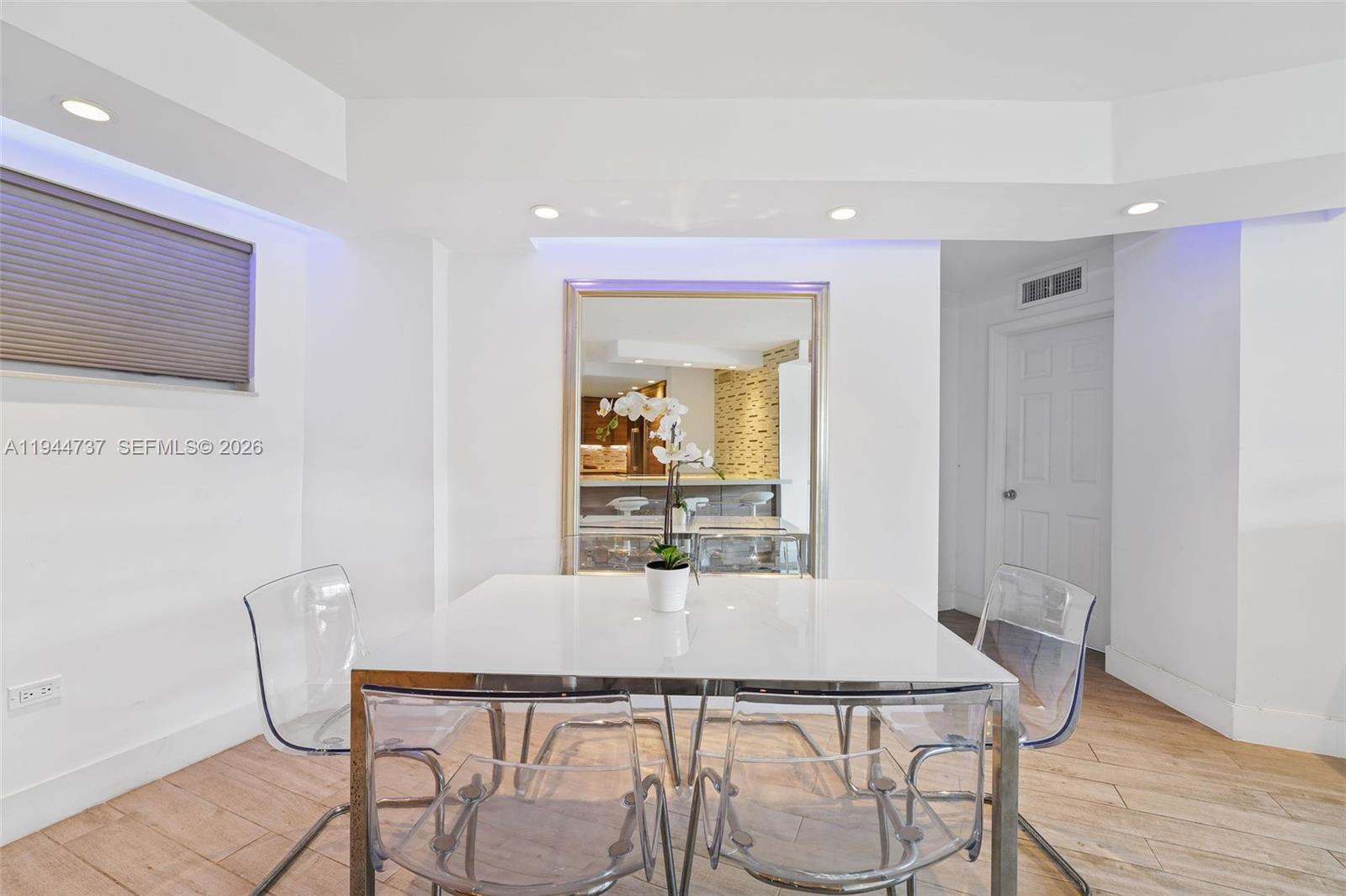 1881 Washington Ave # 5H