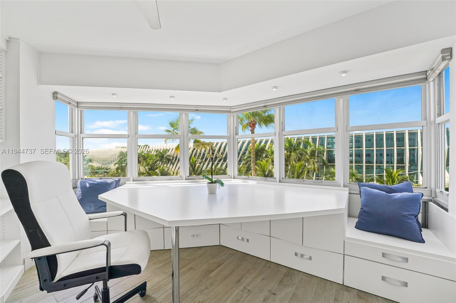 1881 Washington Ave # 5H