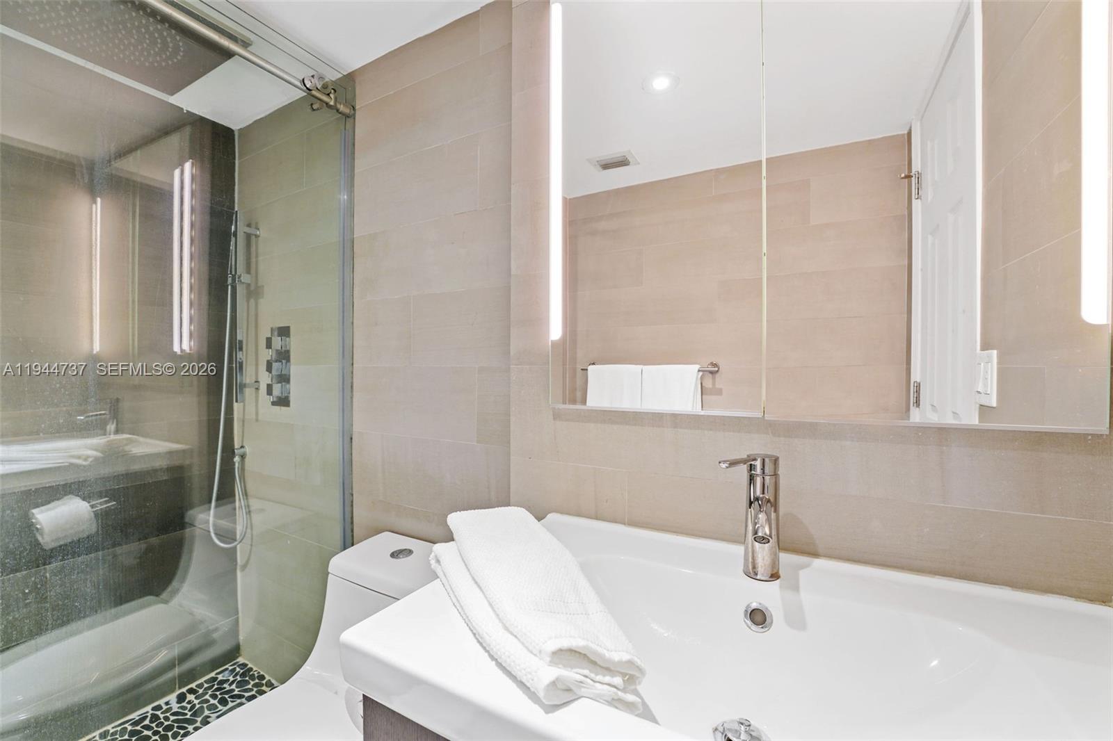 1881 Washington Ave # 5H