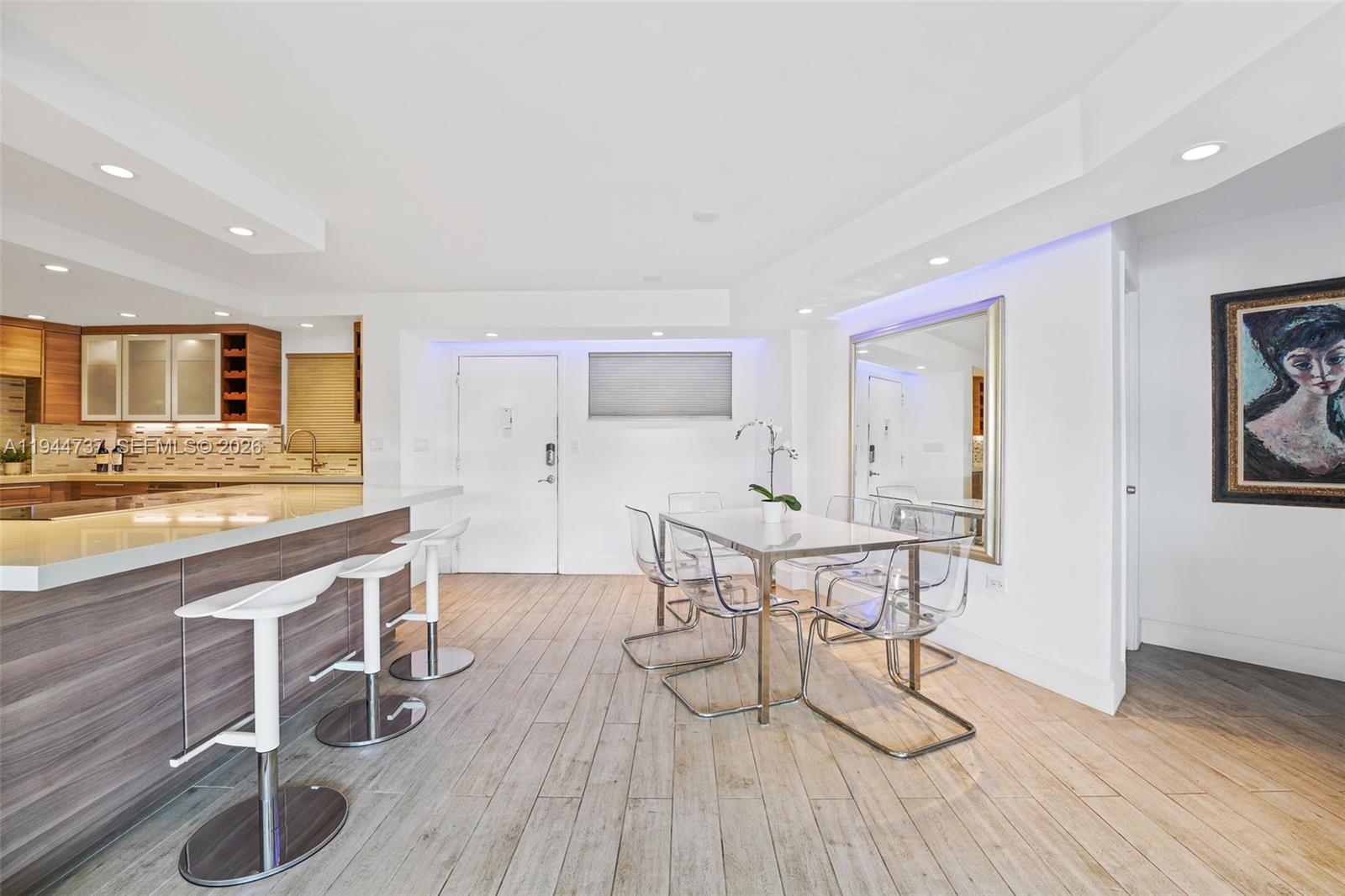 1881 Washington Ave # 5H