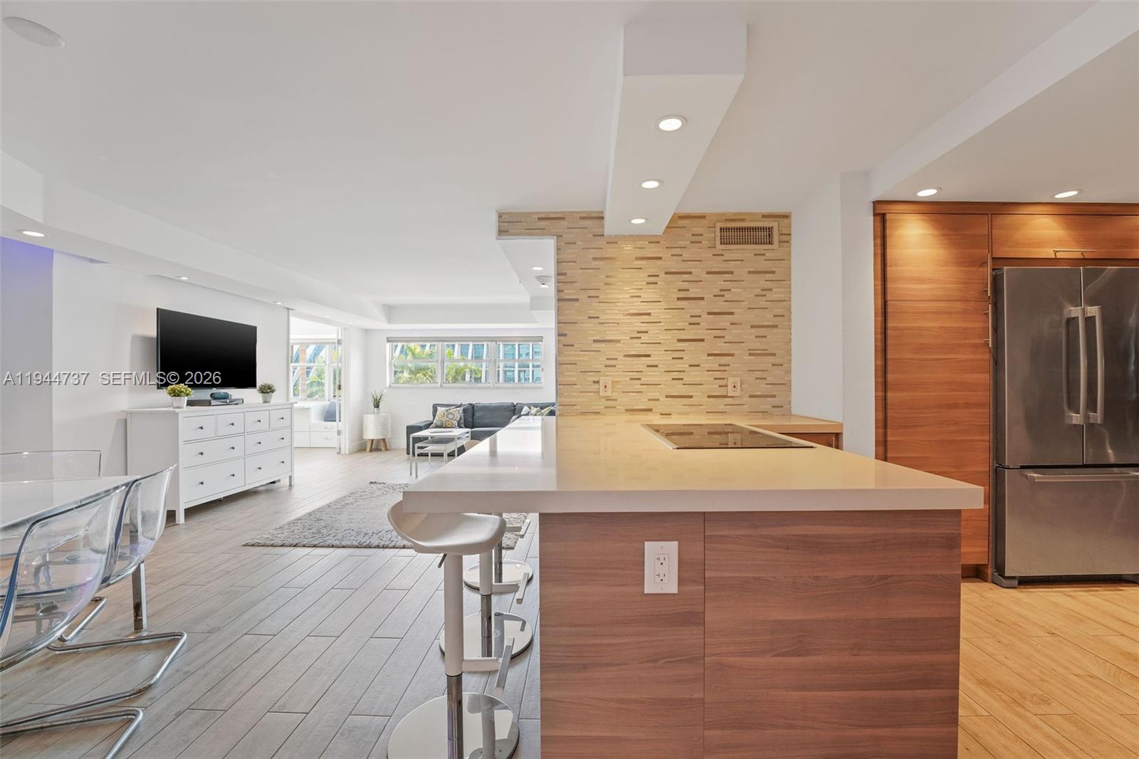 1881 Washington Ave # 5H