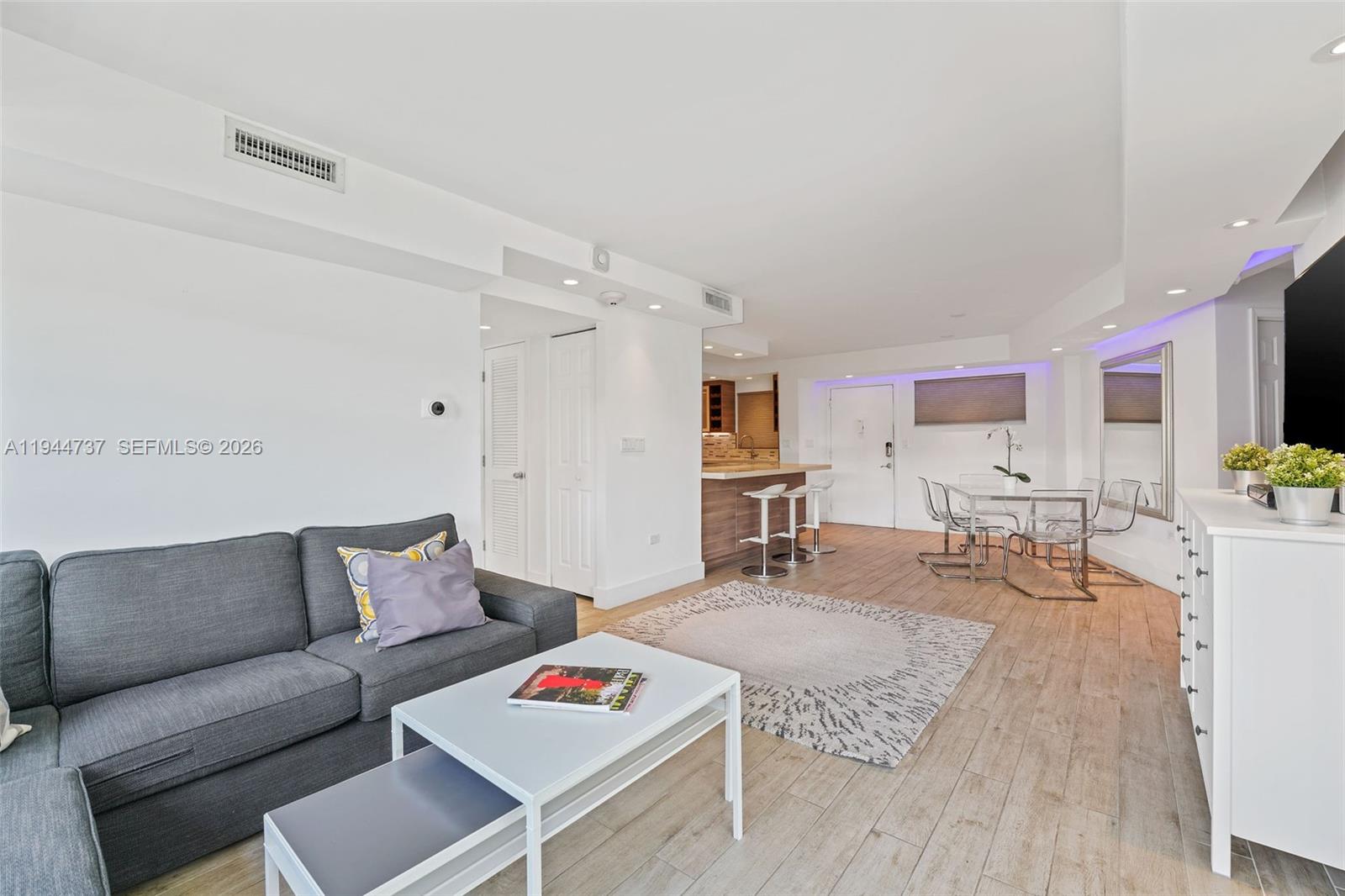 1881 Washington Ave # 5H