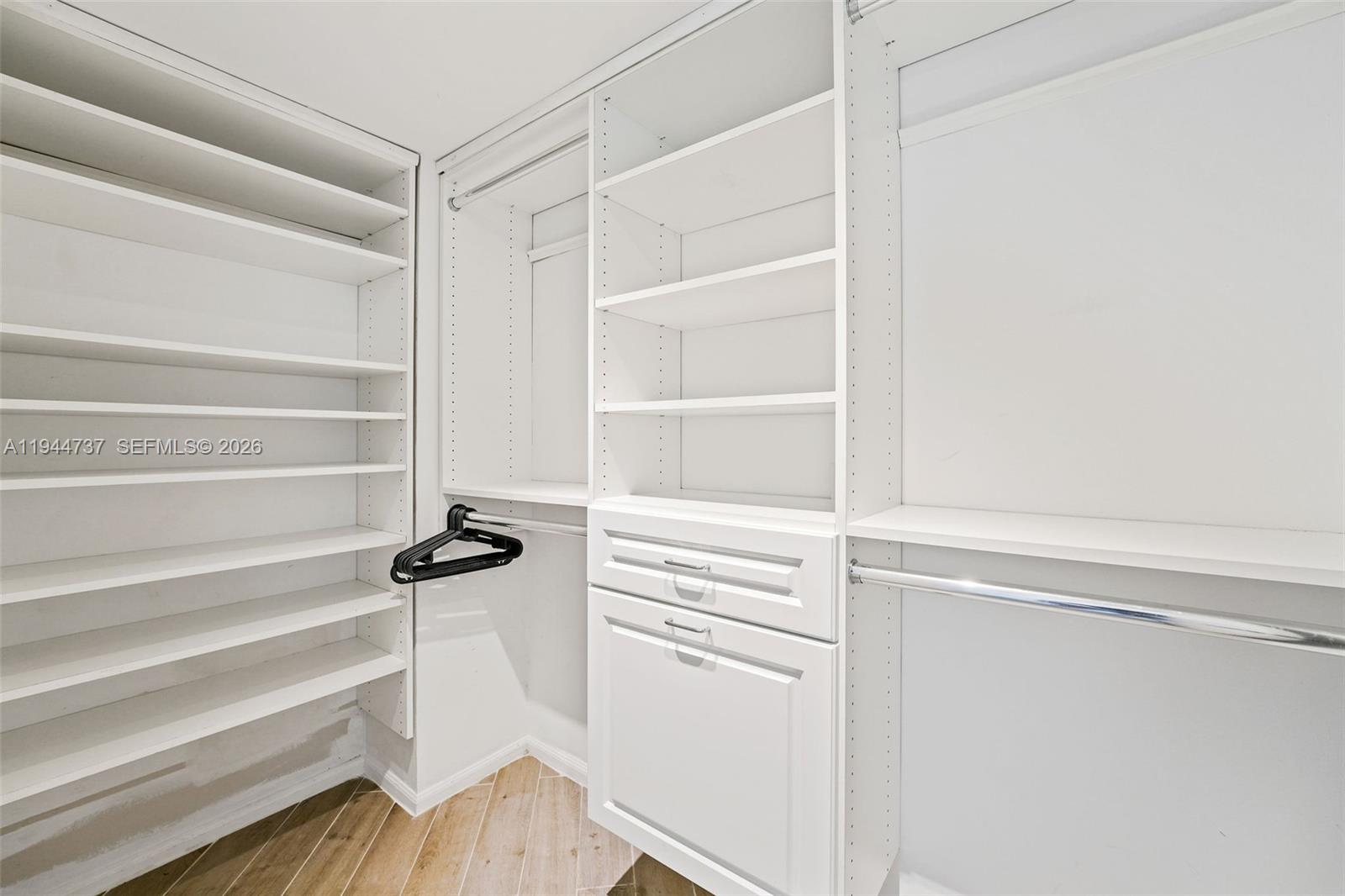 1881 Washington Ave # 5H