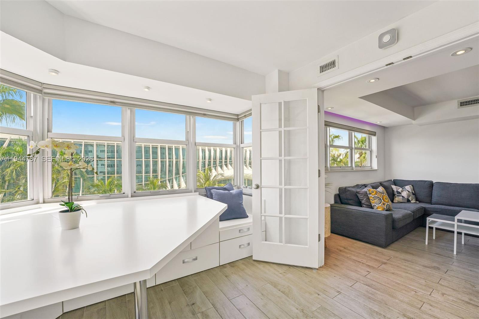 1881 Washington Ave # 5H