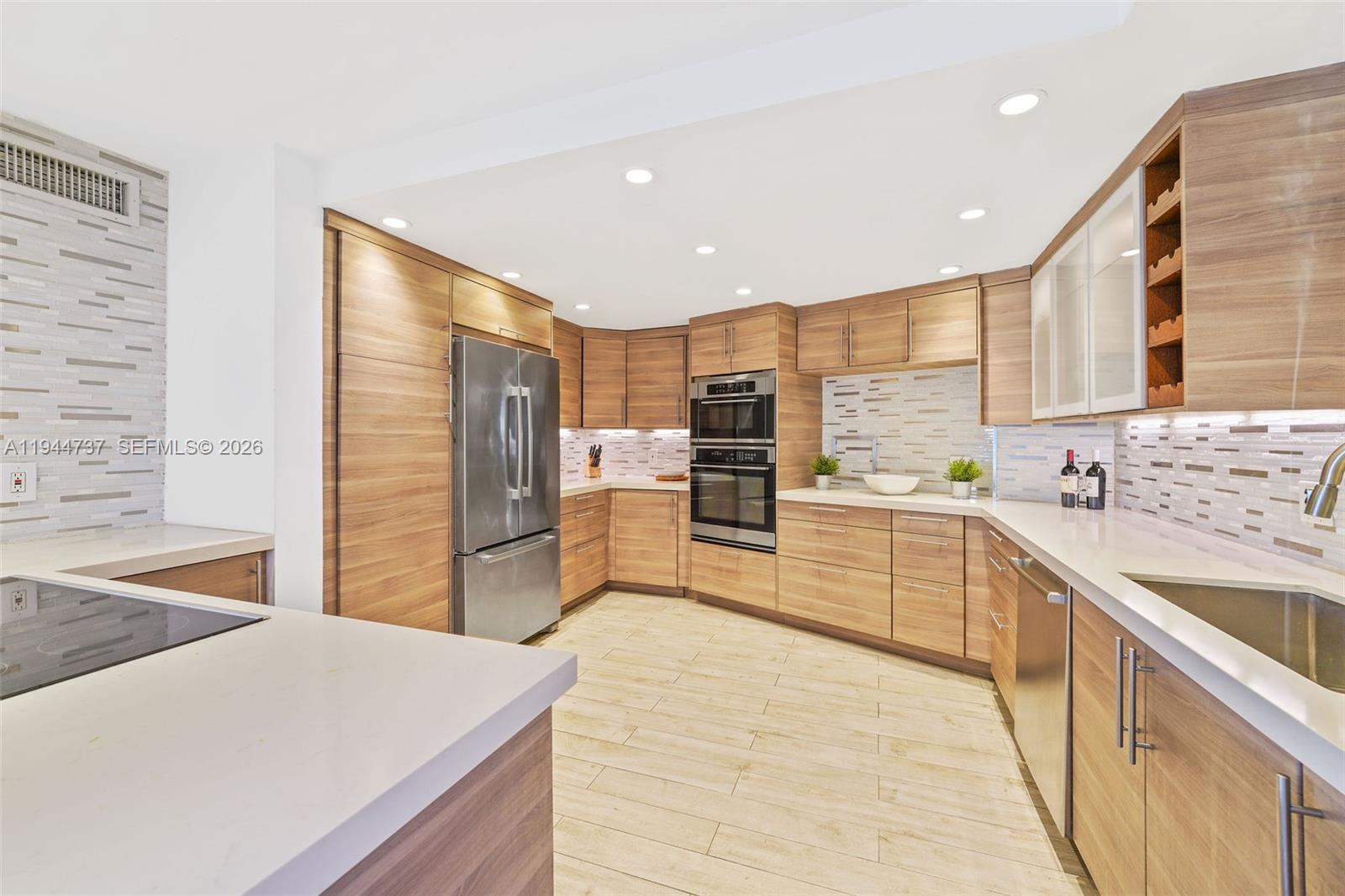 1881 Washington Ave # 5H