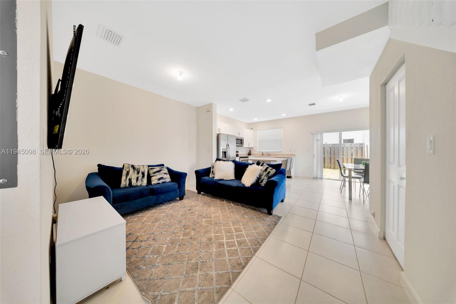 2699 SE 19th St # 2699