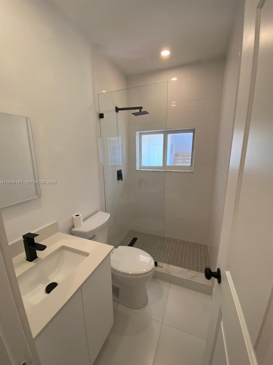 7411 Carlyle Ave # 2