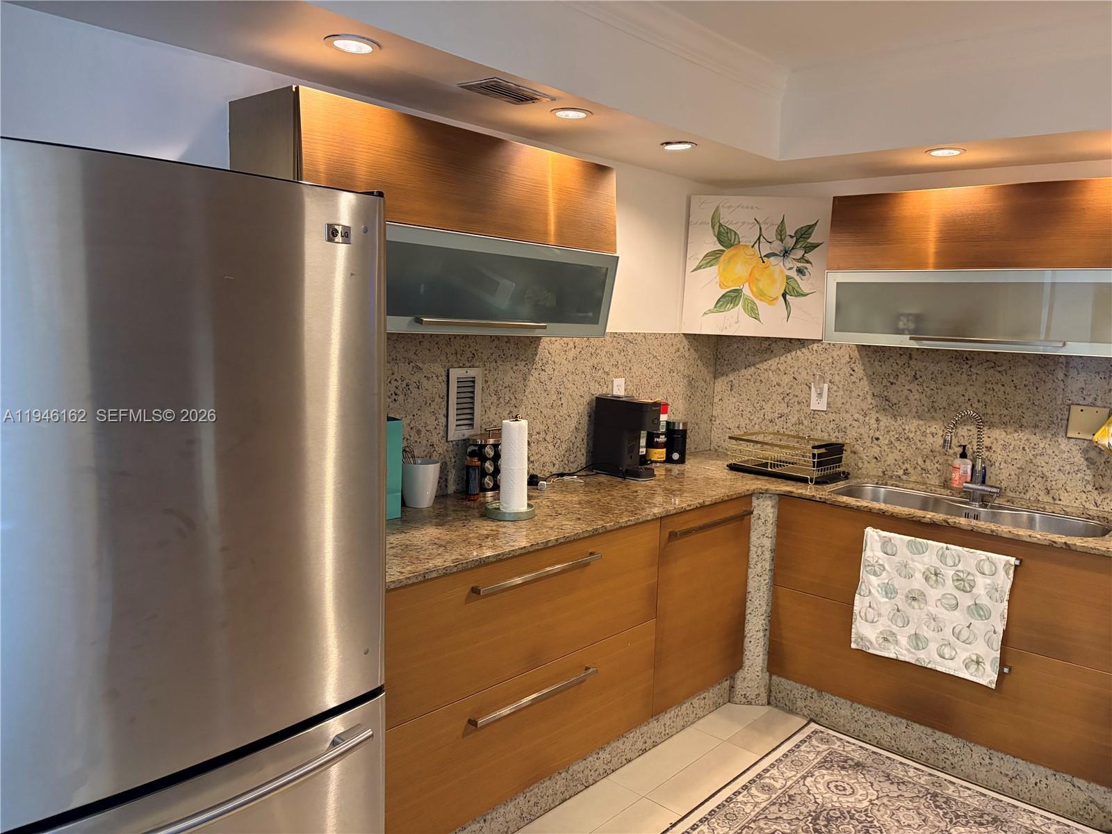 5555 Collins Ave # 14L