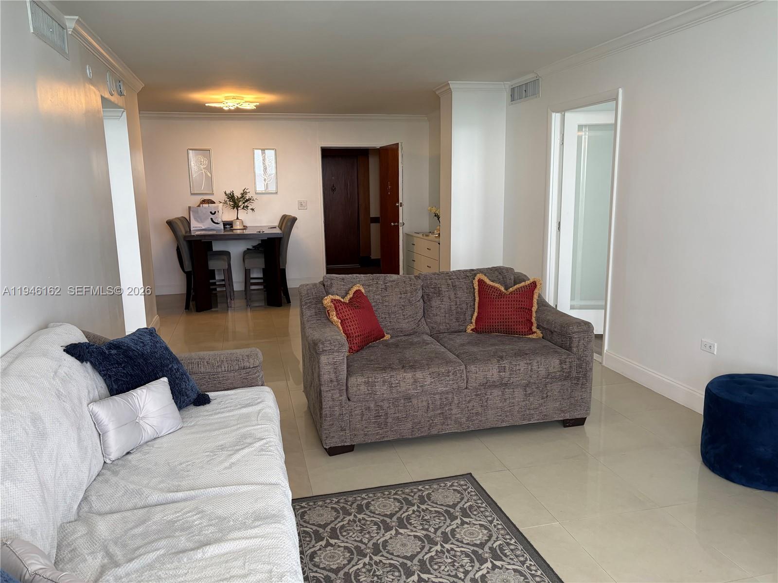 5555 Collins Ave # 14L