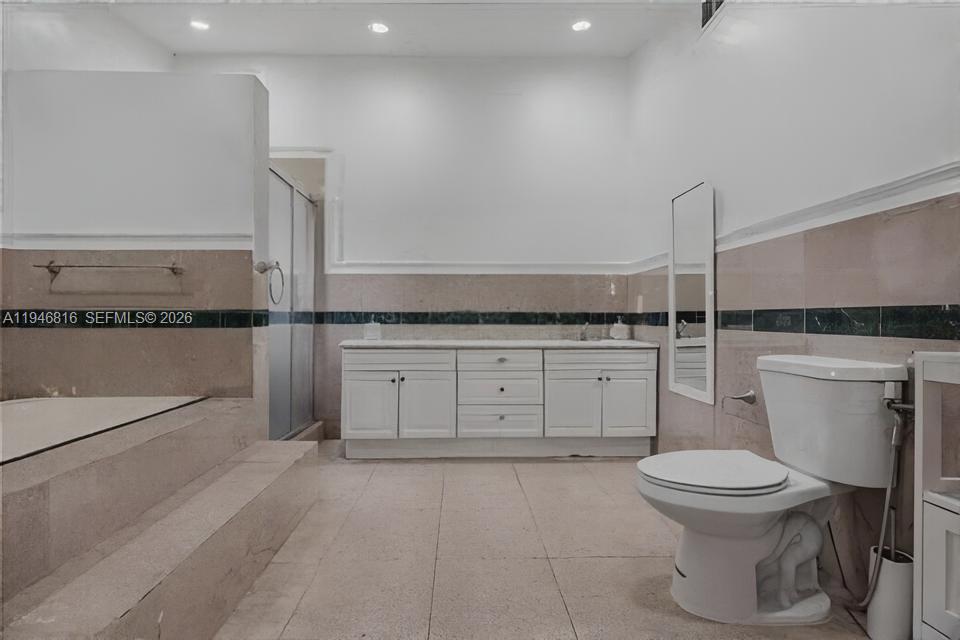 10351 SW 49th St Unit: Main