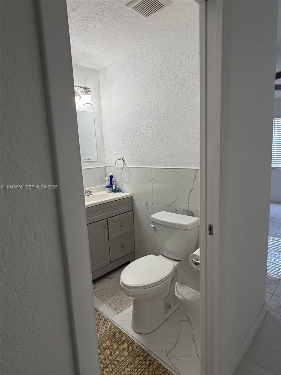 2421 SW 84th Ter