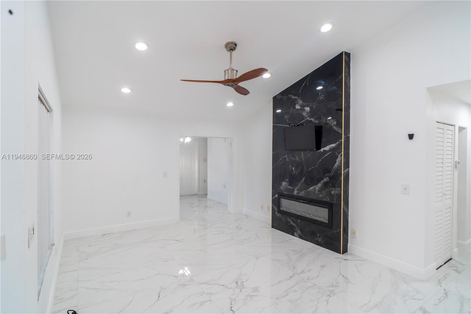 2421 SW 84th Ter