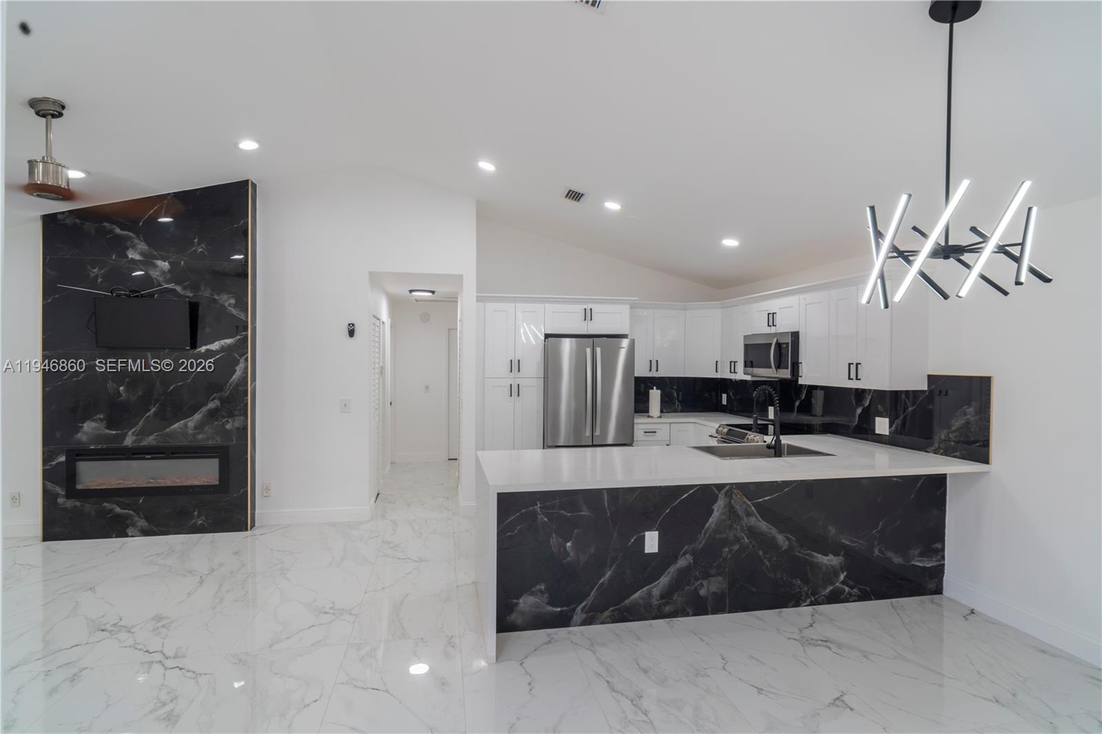 2421 SW 84th Ter