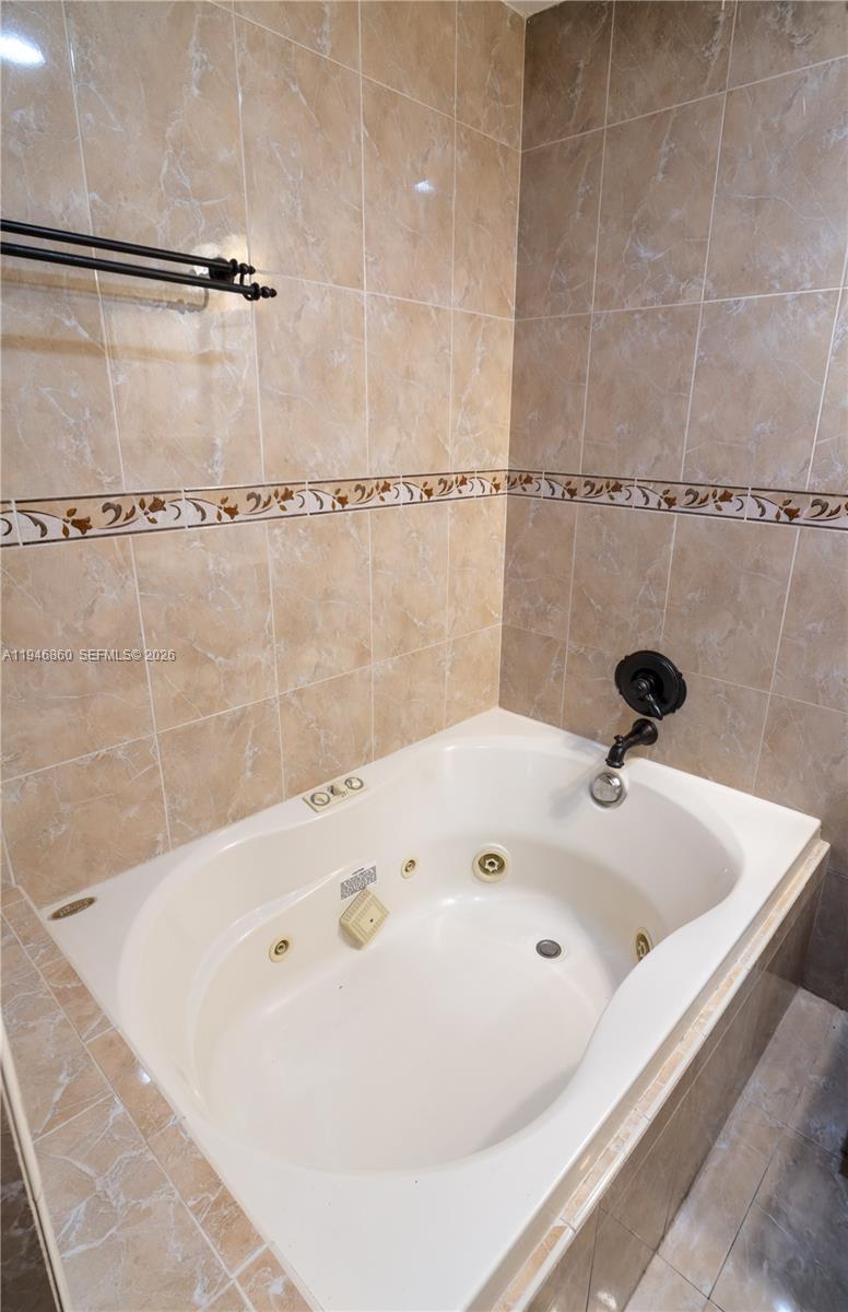 2421 SW 84th Ter