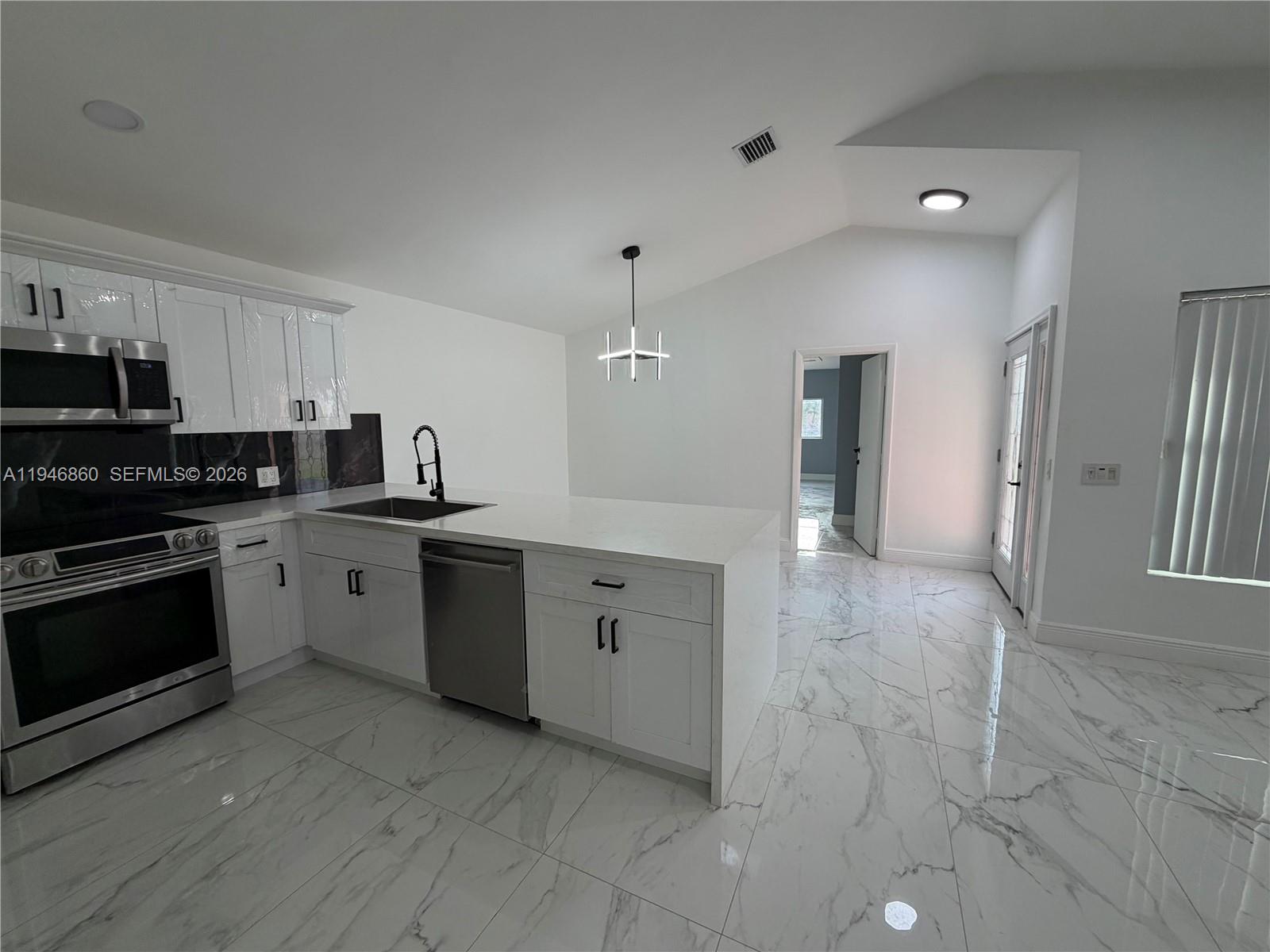 2421 SW 84th Ter