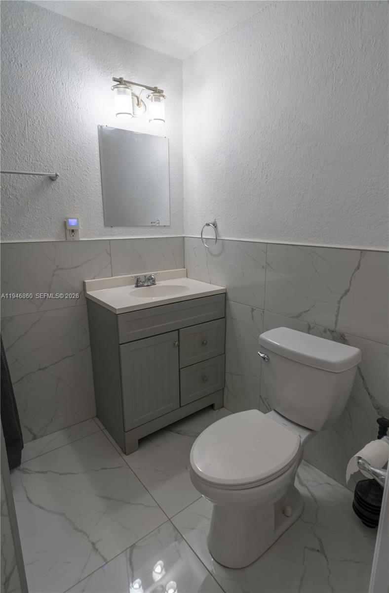2421 SW 84th Ter