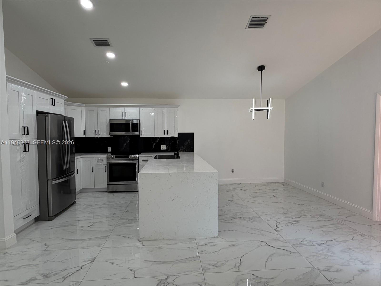 2421 SW 84th Ter