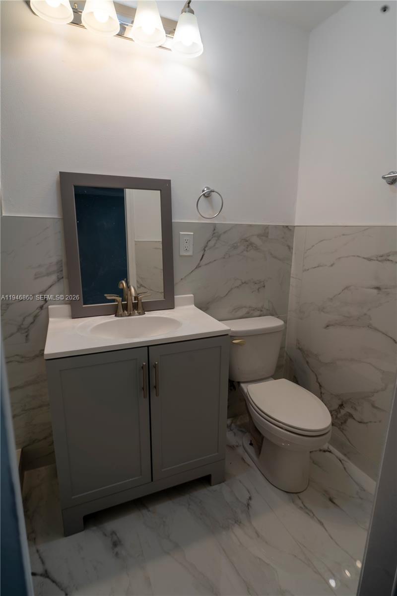 2421 SW 84th Ter