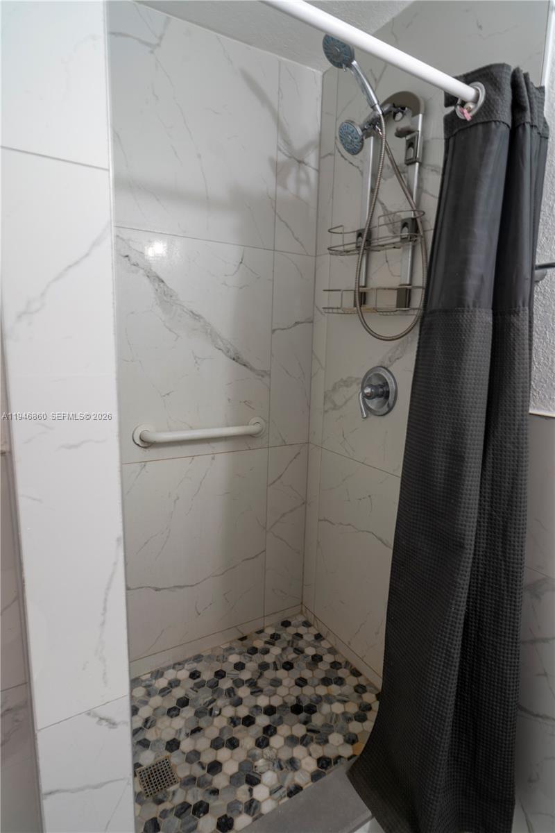2421 SW 84th Ter