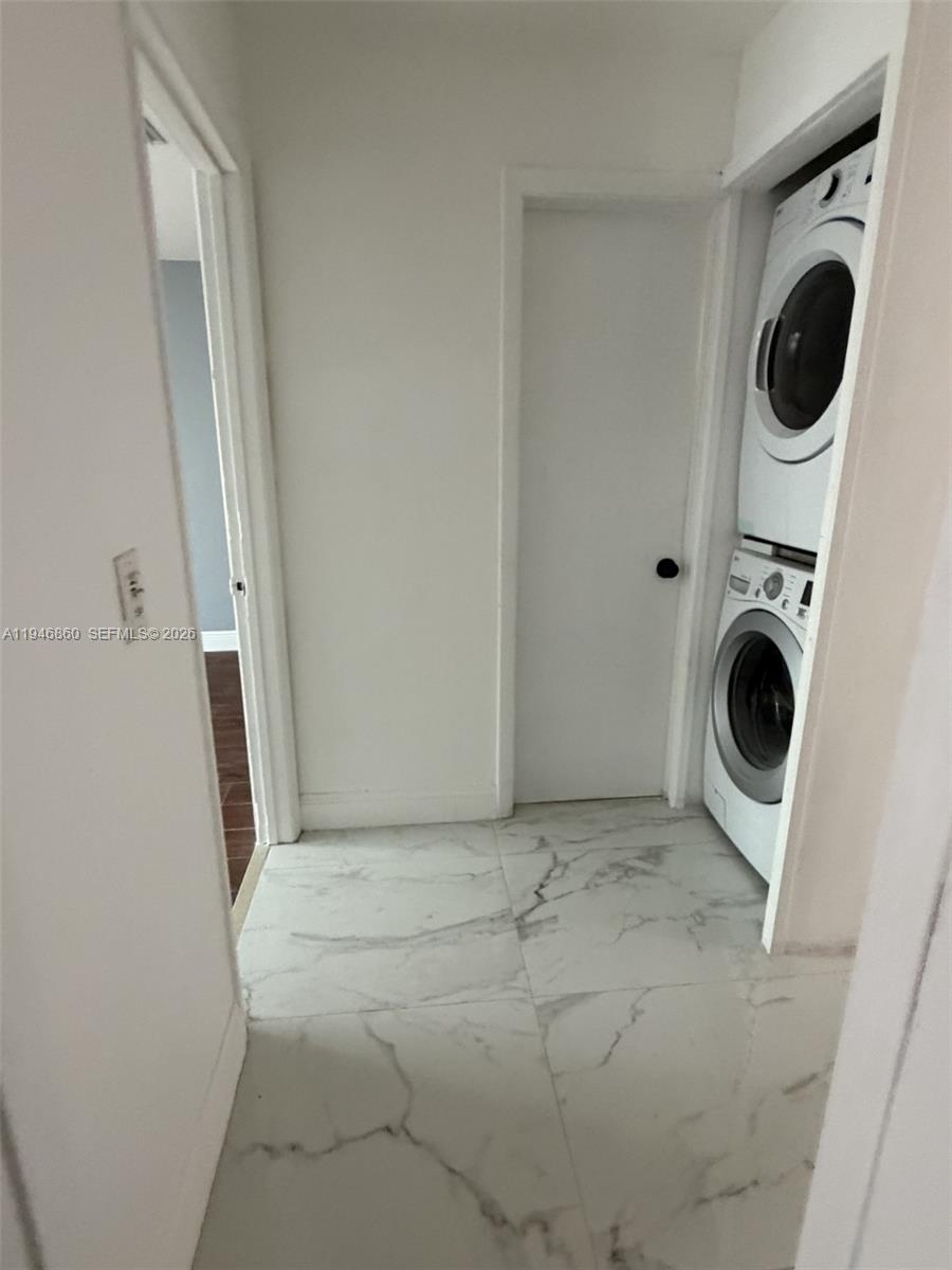 2421 SW 84th Ter