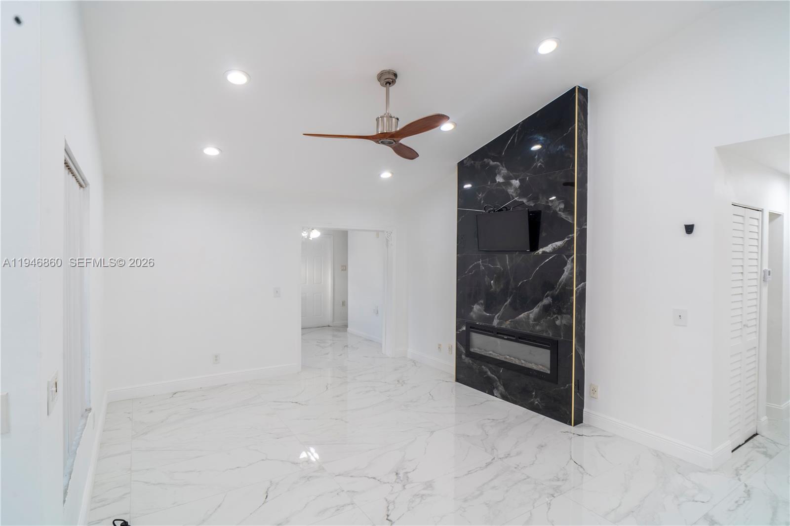 2421 SW 84th Ter