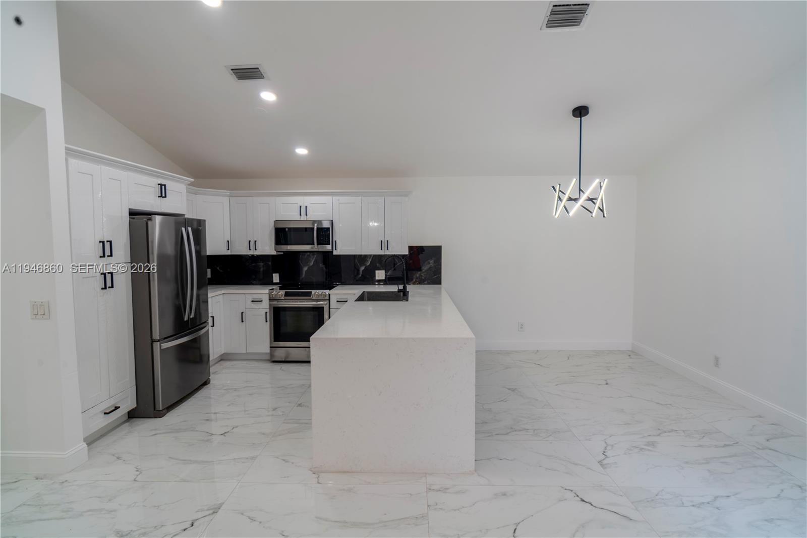 2421 SW 84th Ter