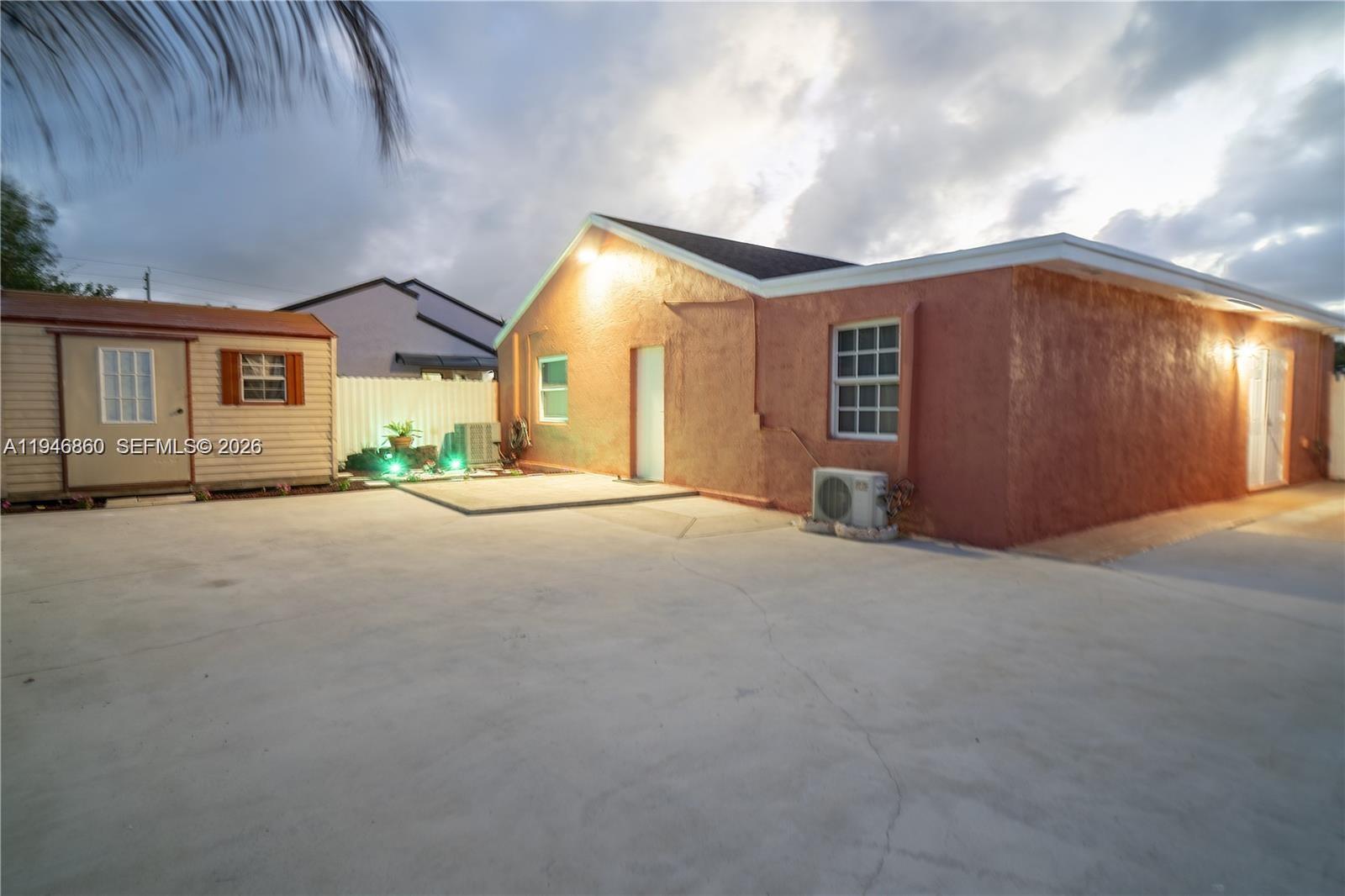 2421 SW 84th Ter