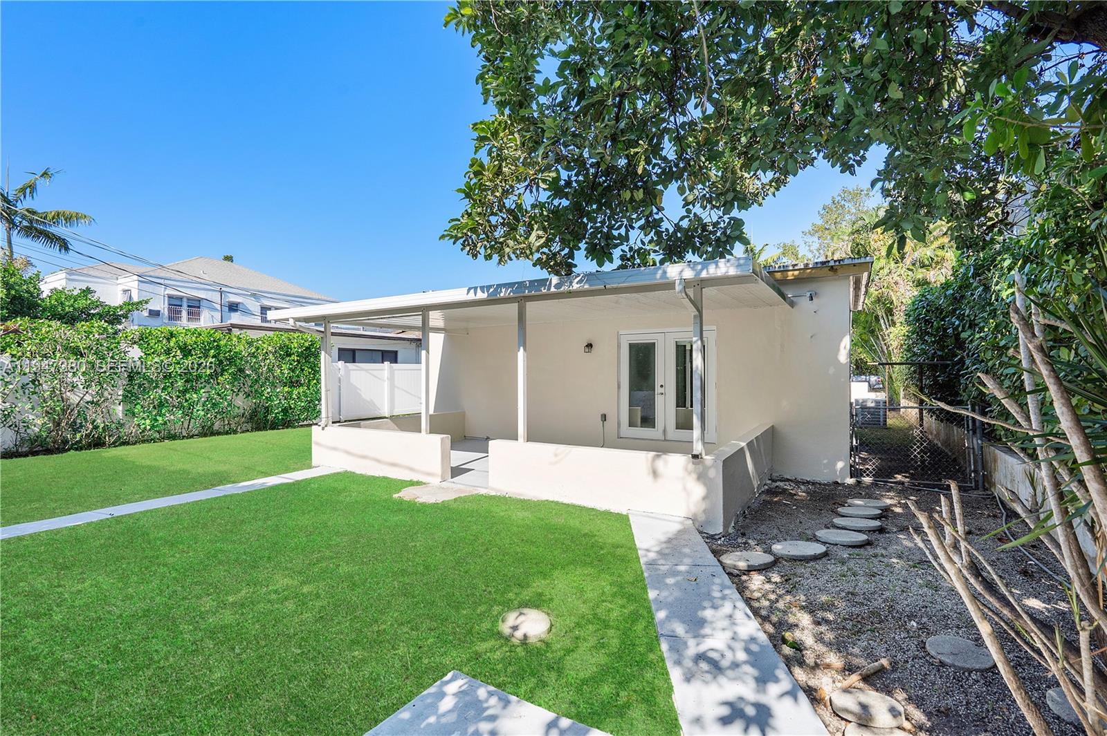 2350 SW 26th St