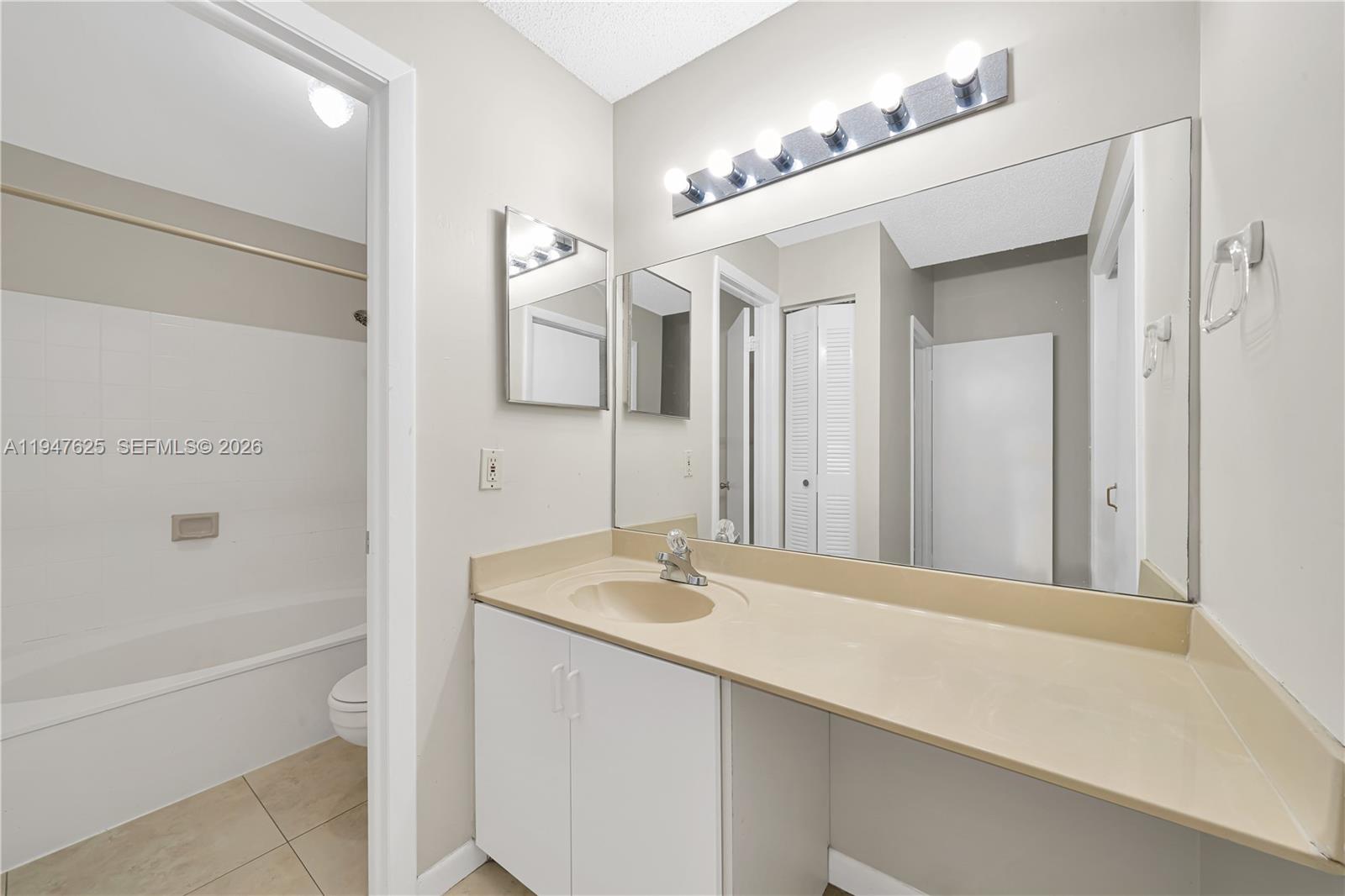 14325 SW 57th Ln # 6 Unit: 6-6