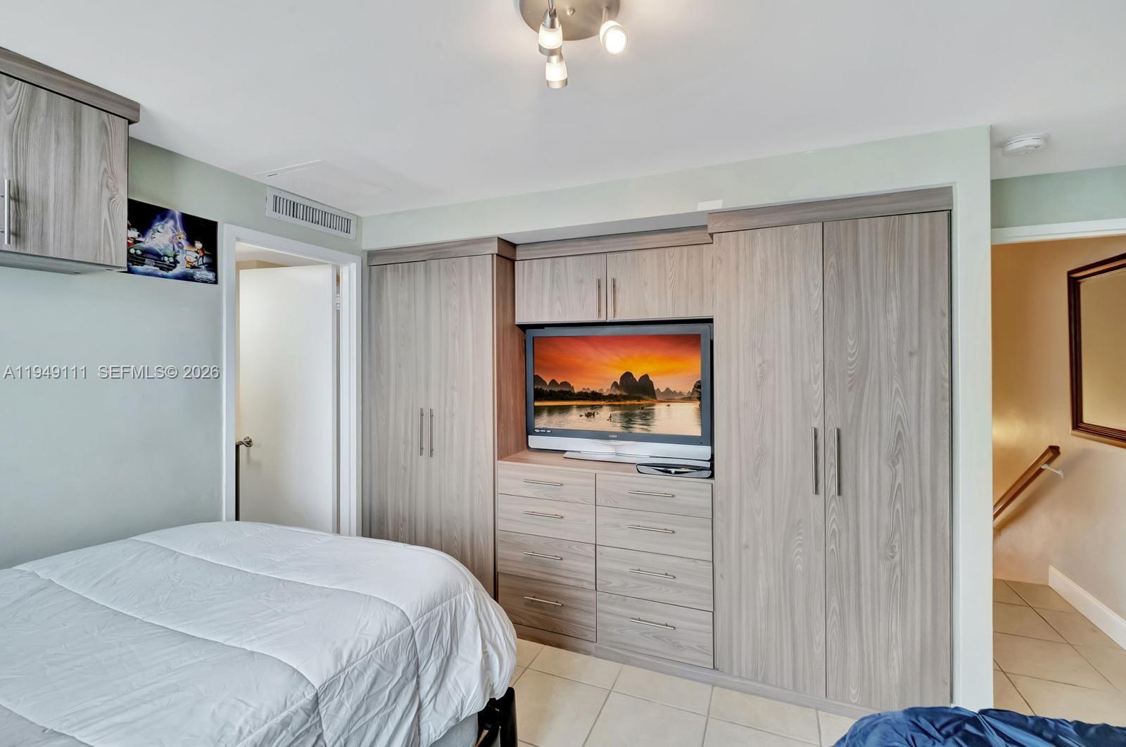 5401 Collins Ave # 340