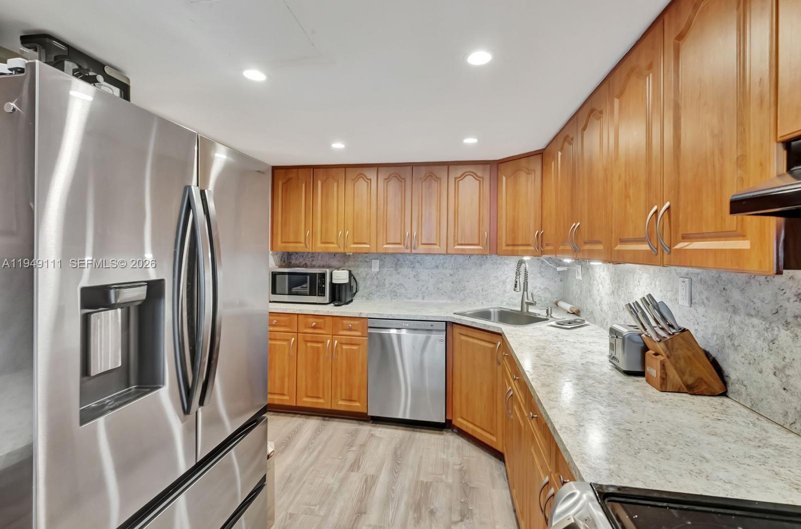 5401 Collins Ave # 340