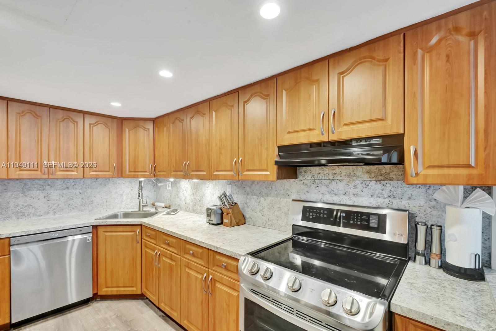 5401 Collins Ave # 340