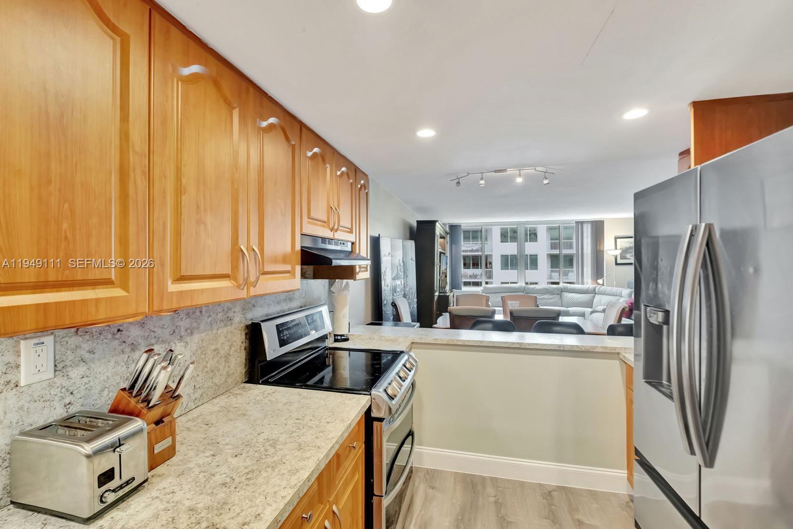 5401 Collins Ave # 340