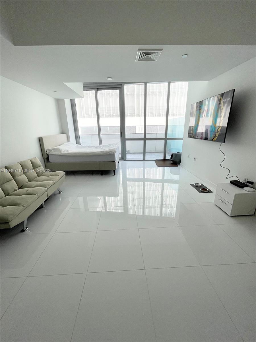 851 NE 1st Ave # 305