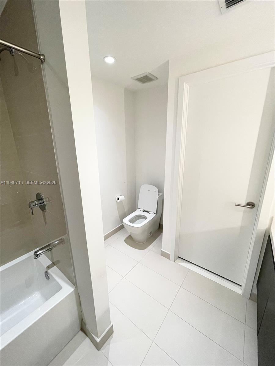 851 NE 1st Ave # 305