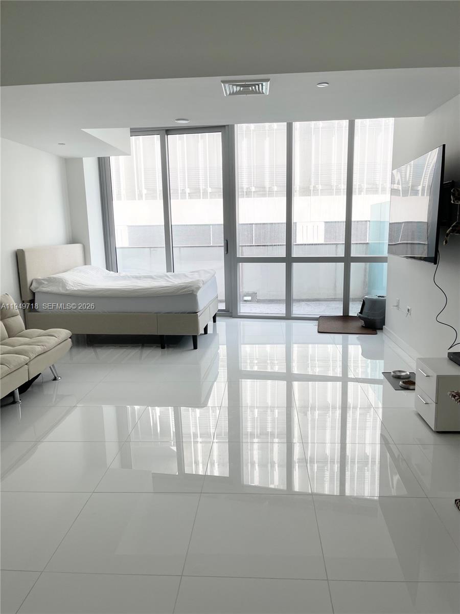 851 NE 1st Ave # 305