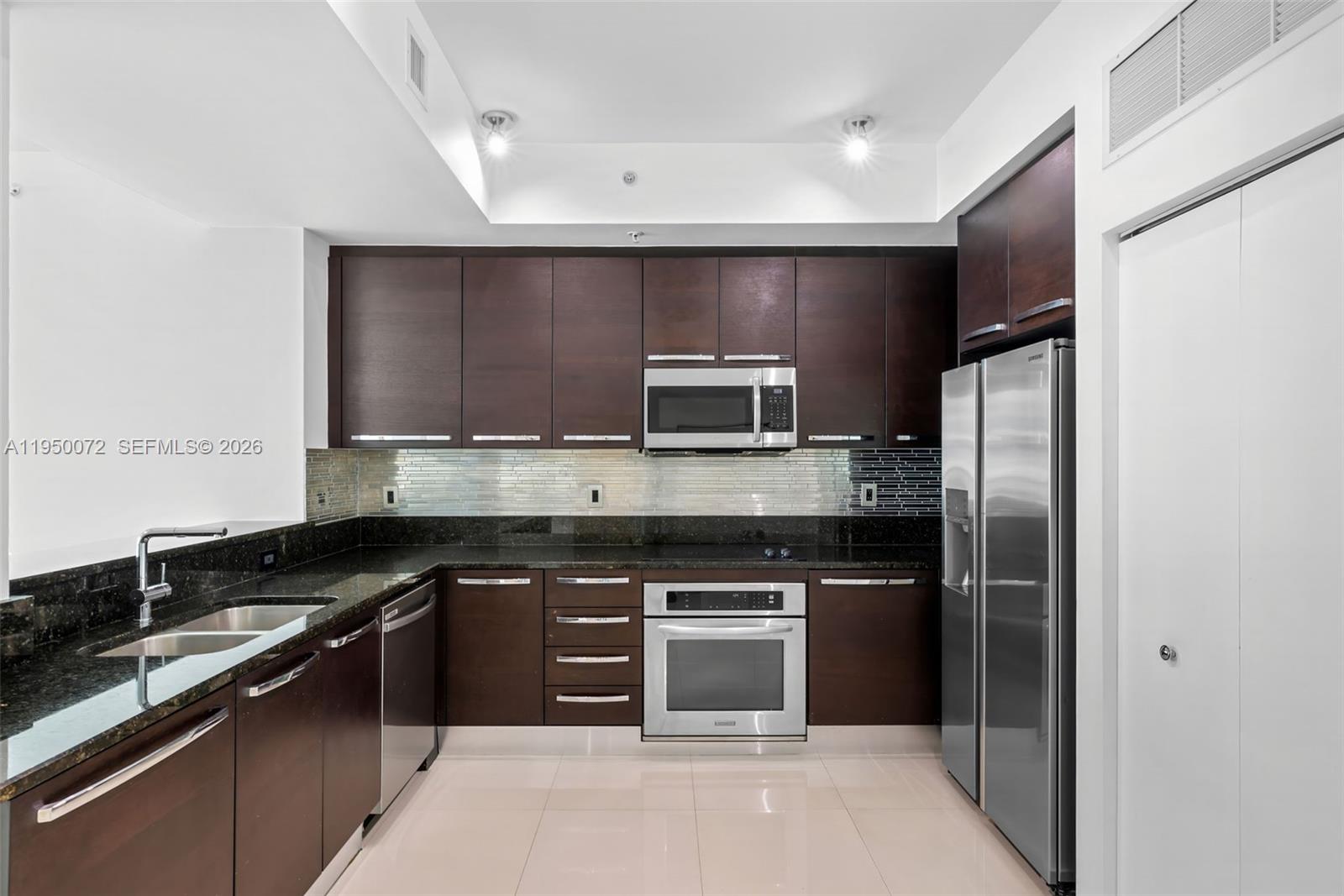 3030 NE 188th St # 606