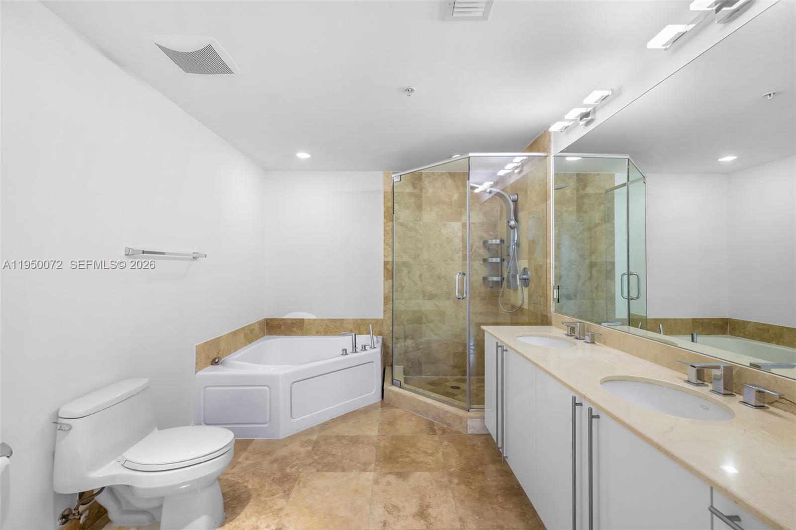 3030 NE 188th St # 606