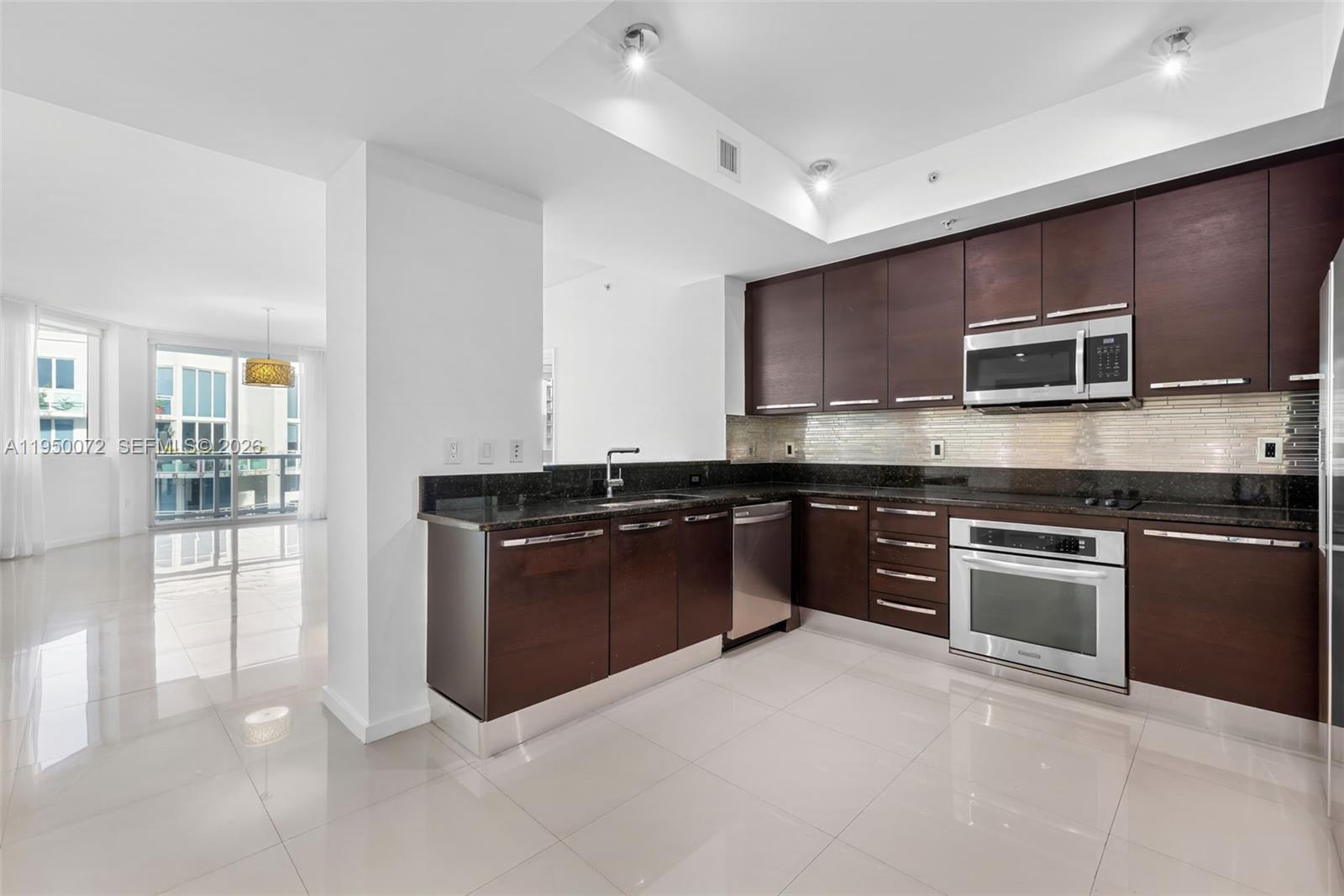 3030 NE 188th St # 606