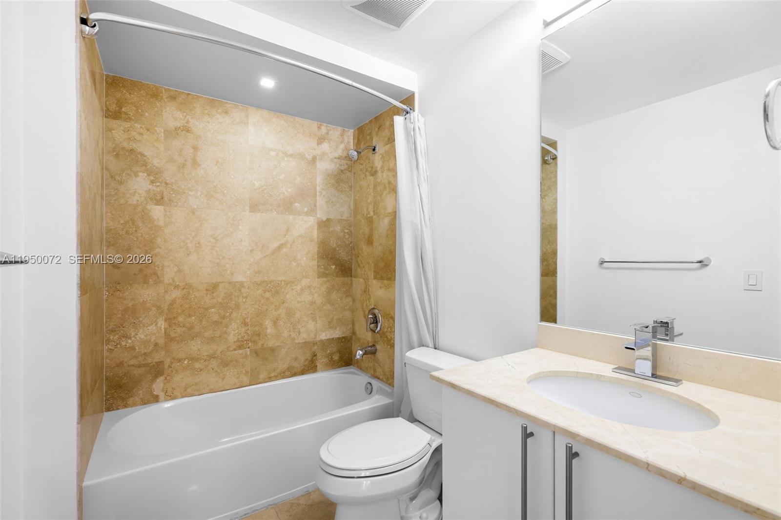 3030 NE 188th St # 606