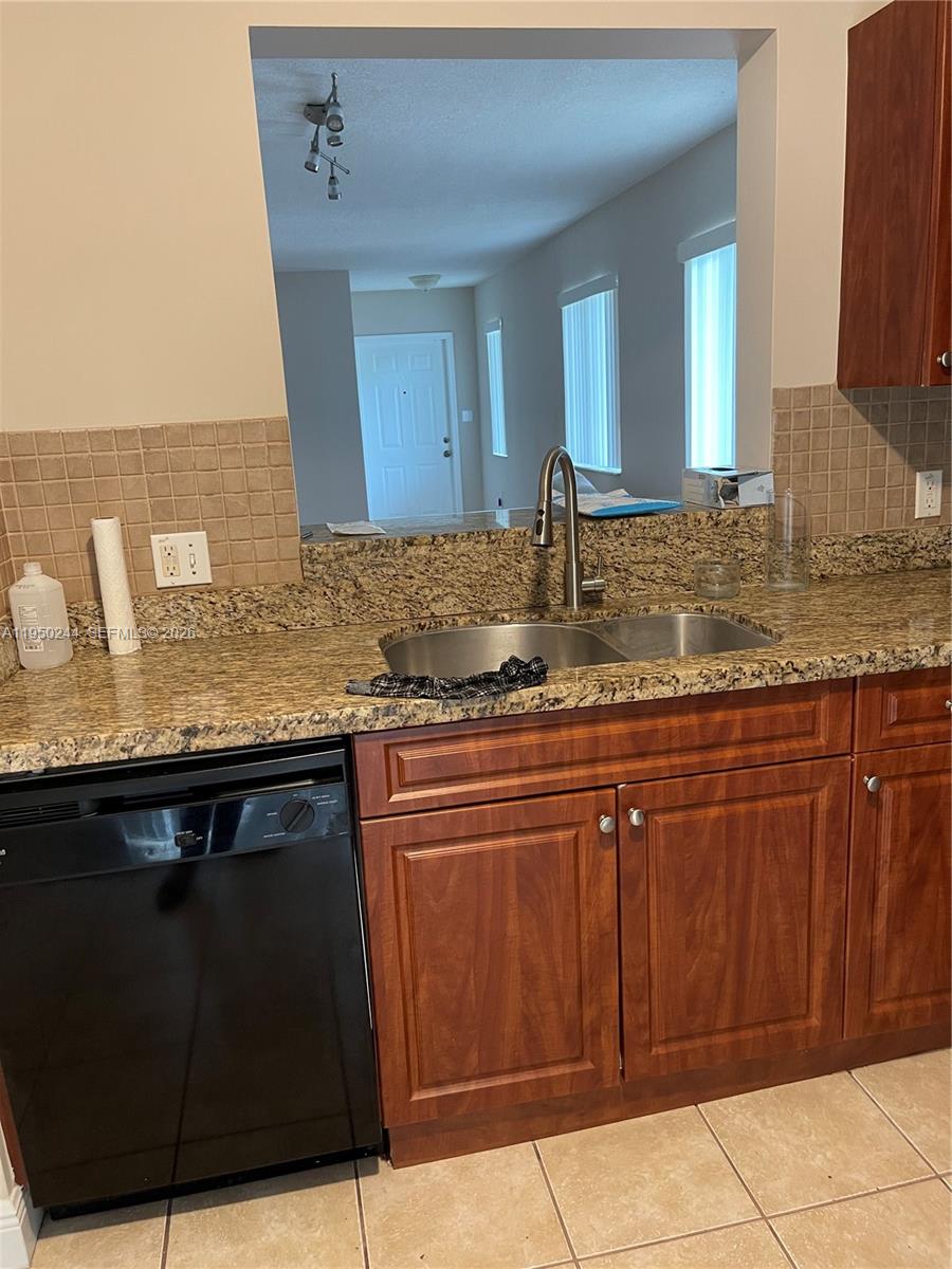 4785 SW 62nd Ave # 101