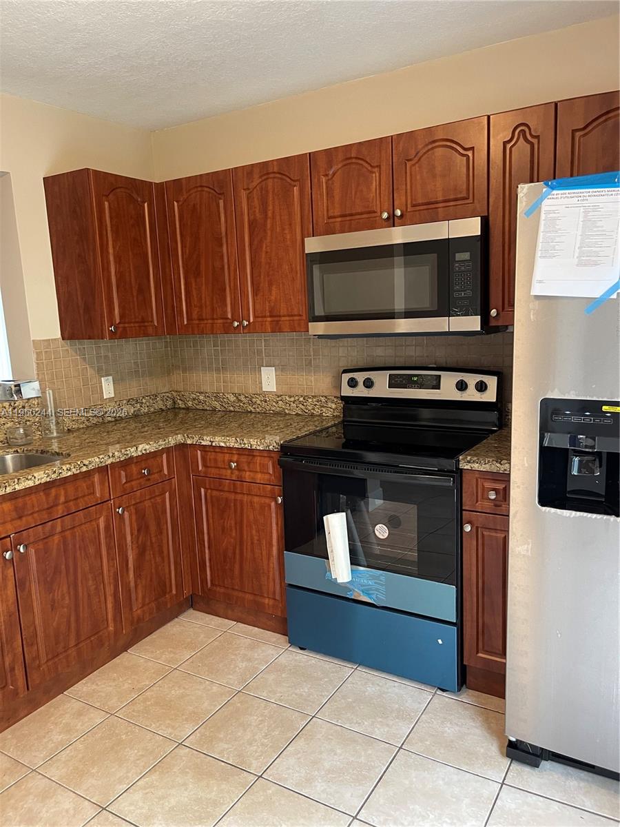 4785 SW 62nd Ave # 101