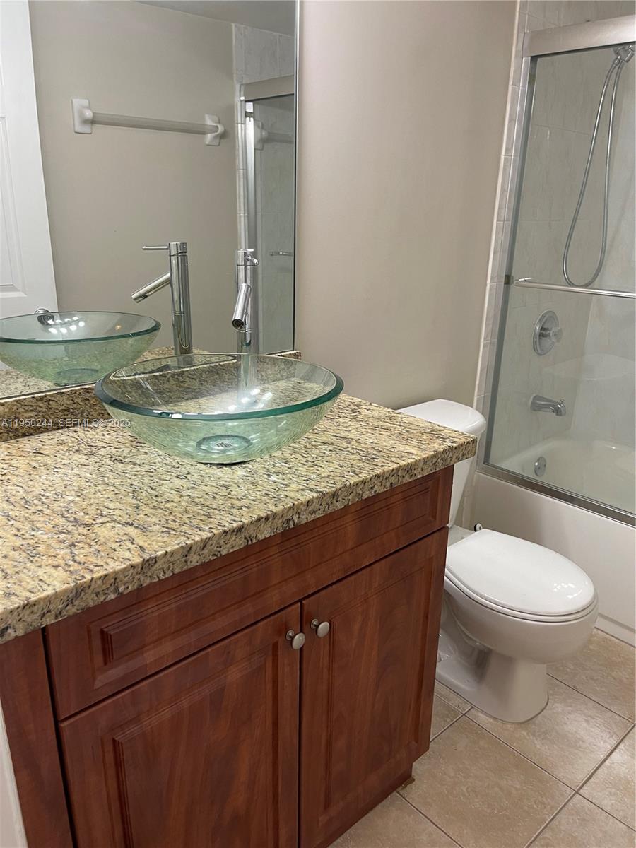 4785 SW 62nd Ave # 101