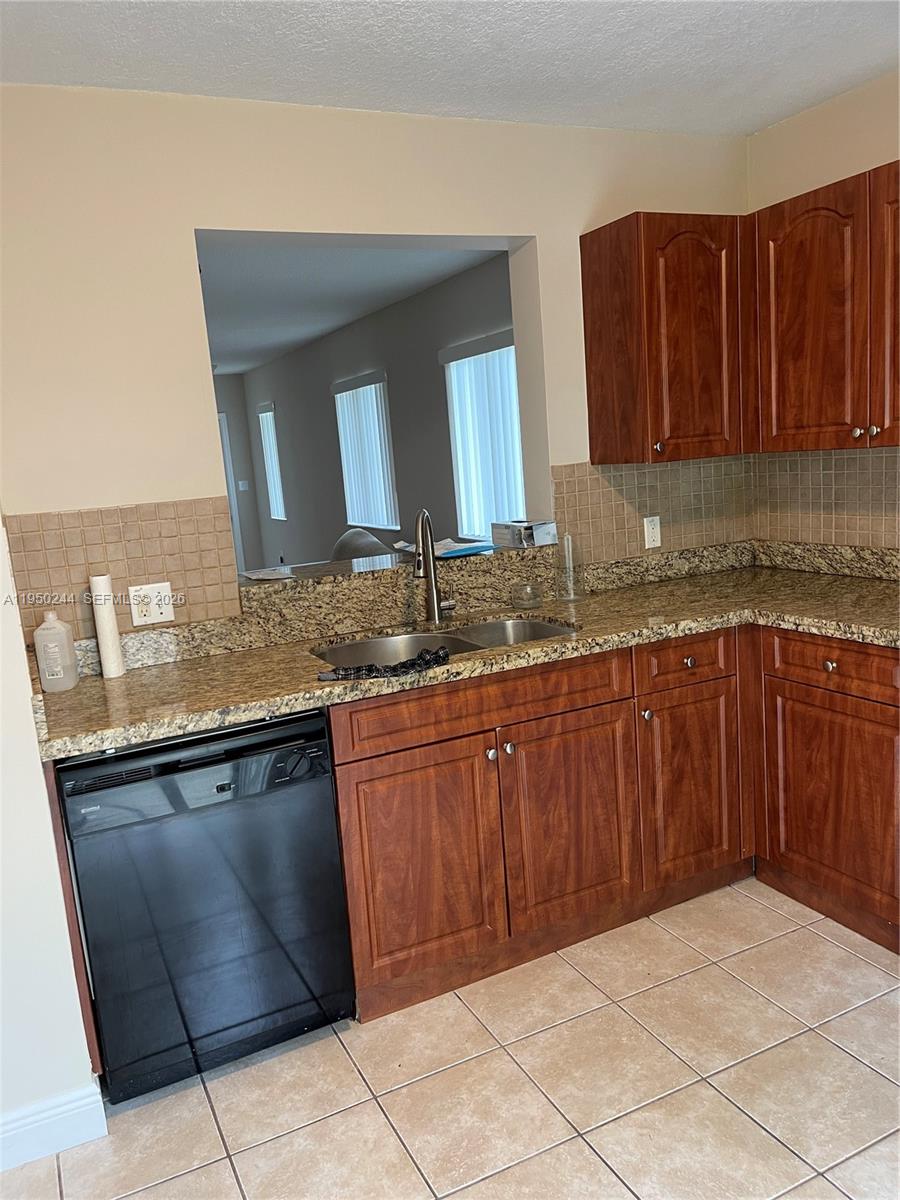 4785 SW 62nd Ave # 101